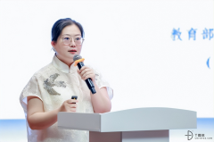 ”中软国际教育科技集团杰出研究院院长正在《 